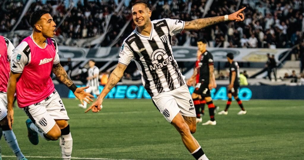 Agustín Módica marcó un golazo para Gimnasia de Mendoza ante Newell’s y lidera la tabla de artilleros