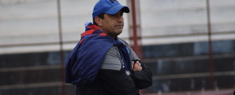 Alfredo Villegas dejó de ser el director técnico de Huracán Corrientes