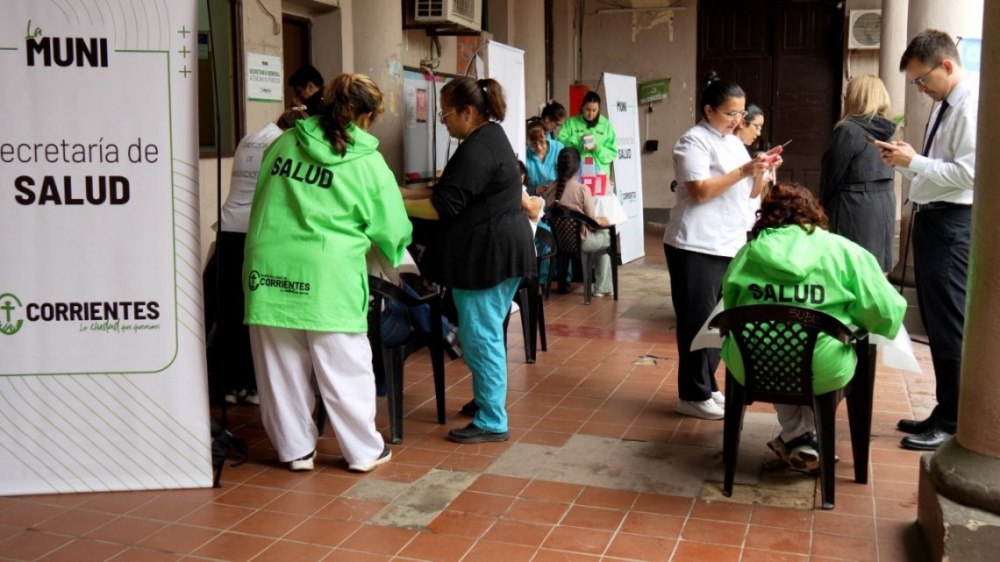 Avanzan con operativos de vacunación y prevención sanitaria para trabajadores municipales en Corrientes