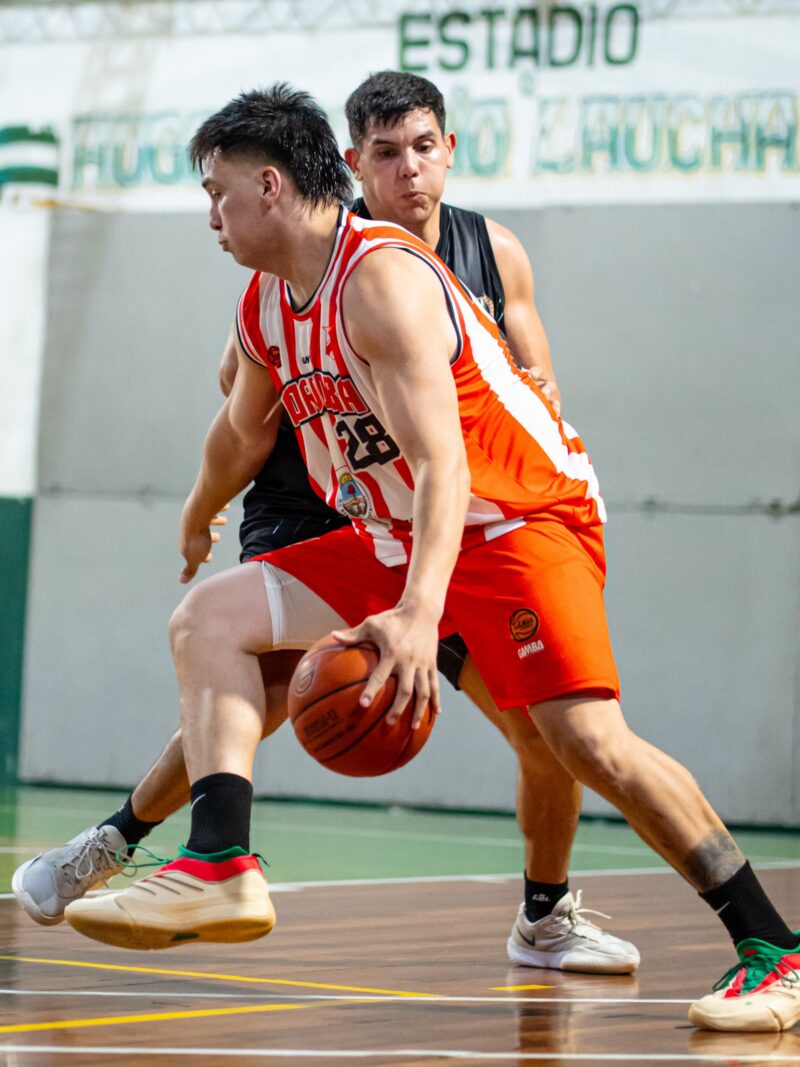 Básquet: triunfos de Football y Córdoba en el inicio de los playoffs