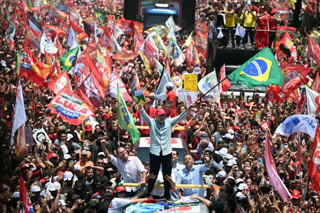 Brasil define su futuro político en un balotaje presidencial marcado por la polarización y la paridad