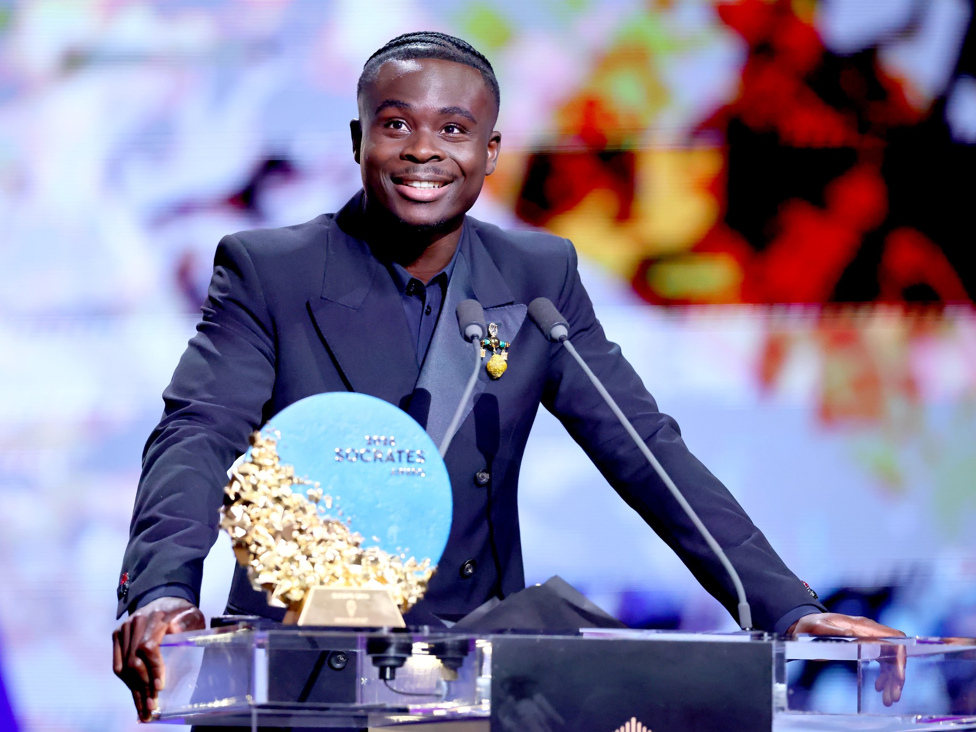 Bukayo Saka ganó el Premio Sócrates por sus acciones solidarias