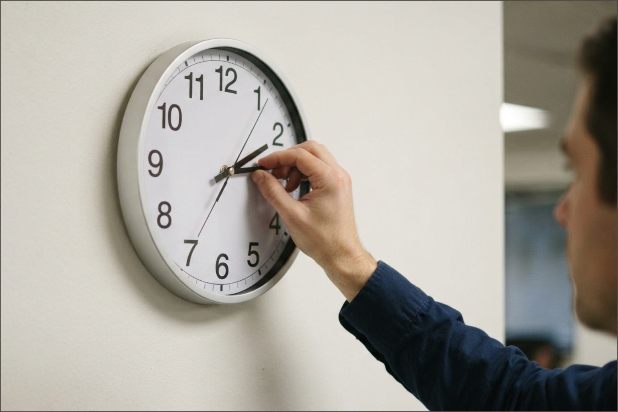 Cambio de hora en Florida: cuándo se atrasan los relojes y cómo afectará a las elecciones de medio término