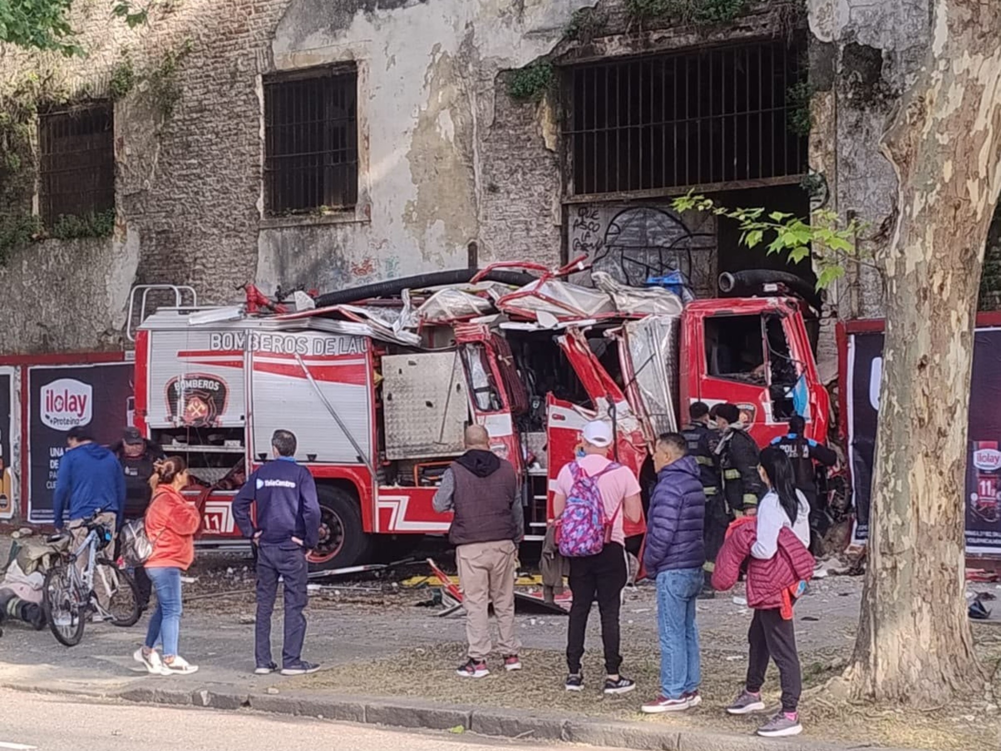 Choque de autobomba y colectivo deja diez heridos en Parque Patricios