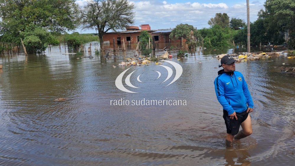 Crece el drama en el barrio Santa Marta por el avance del río Paraná y Prefectura declaró la etapa de alerta