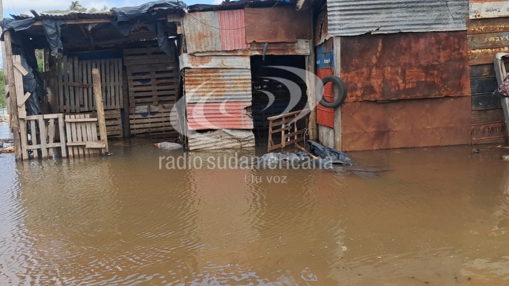 Crecida del Paraná en Corrientes: hay unas 90 familias autoevacuadas y estiman que el río seguirá subiendo