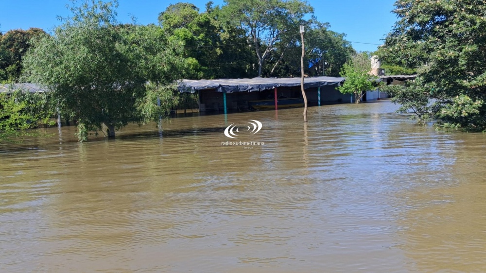 Crecida del río Paraná: familias evacuadas por el avance del agua en Itatí