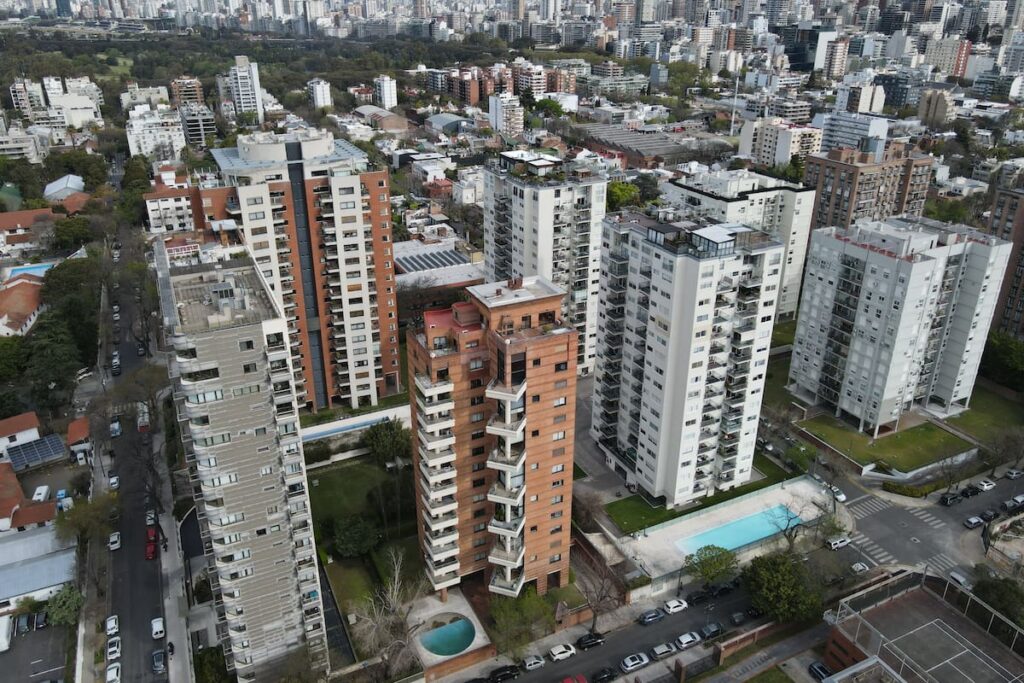 Cuánto se puede comprar en barrios porteños con cien mil dólares