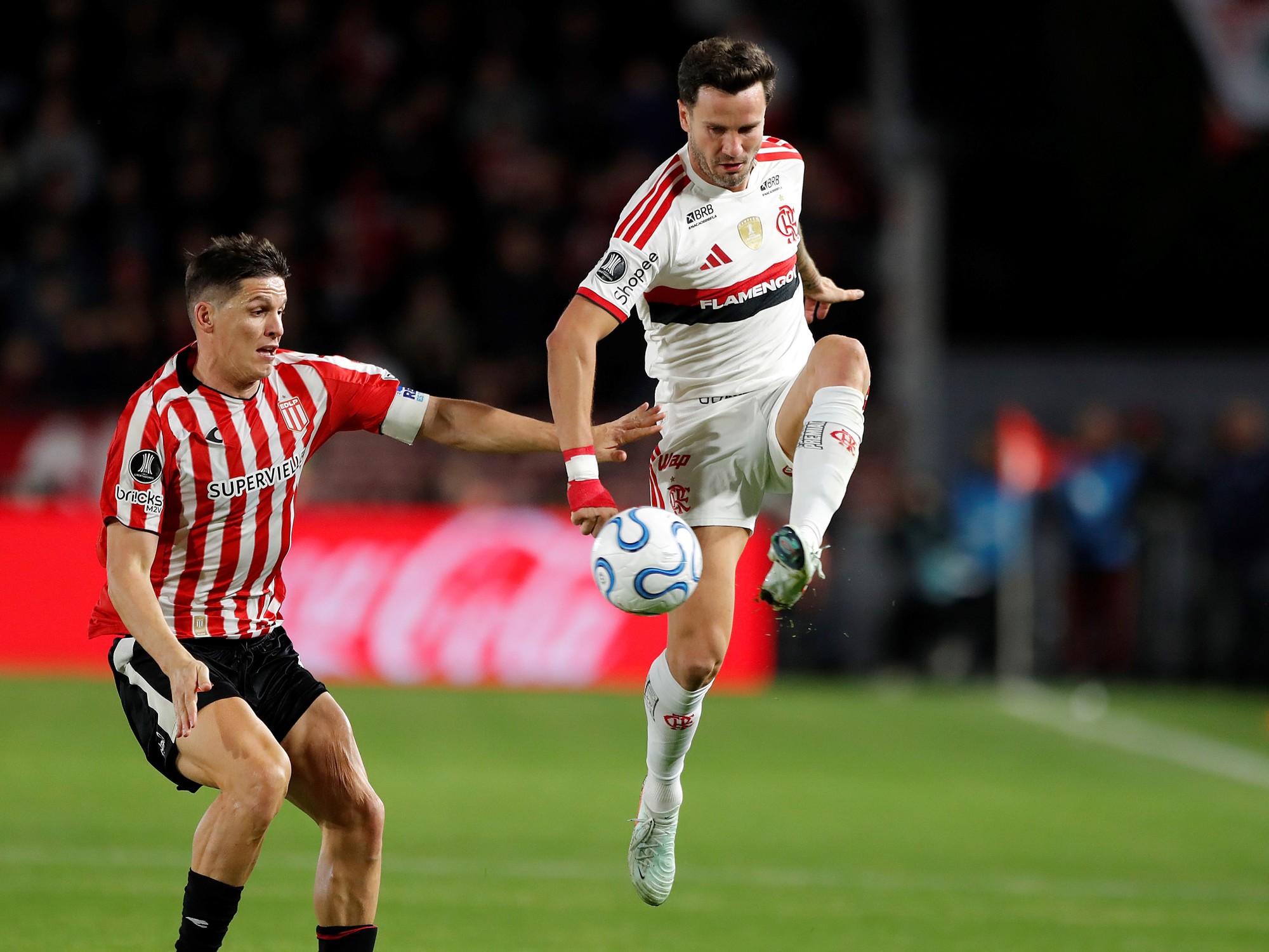 Definen el árbitro para el partido de vuelta entre Estudiantes y Flamengo por la Copa Libertadores