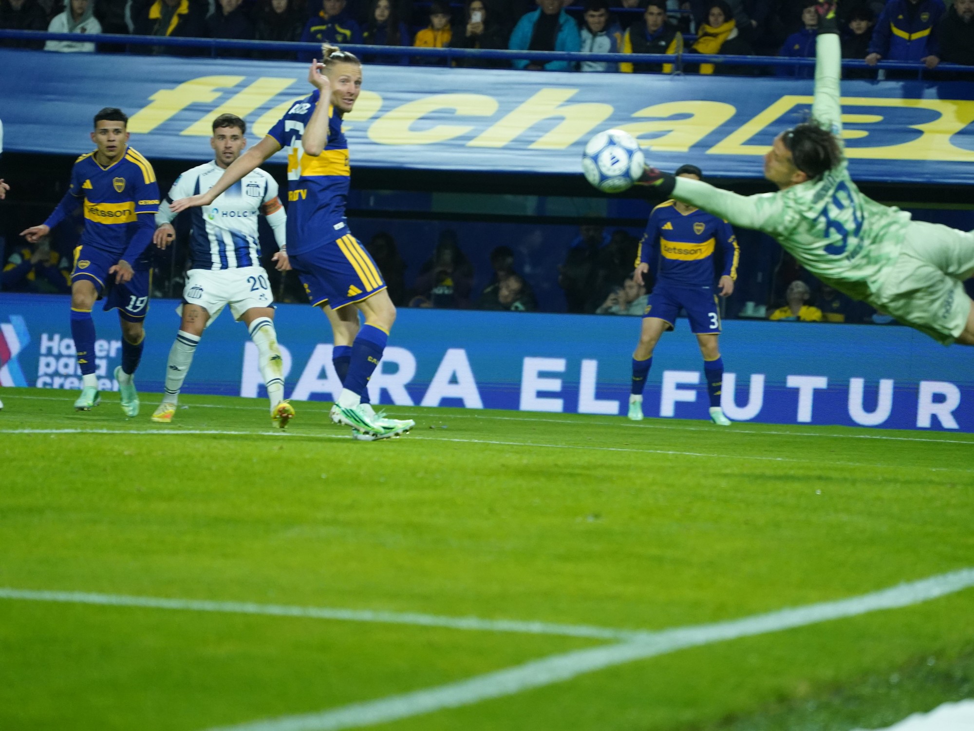 Destacada actuación de Leonel Flores para la victoria de Boca frente a Talleres