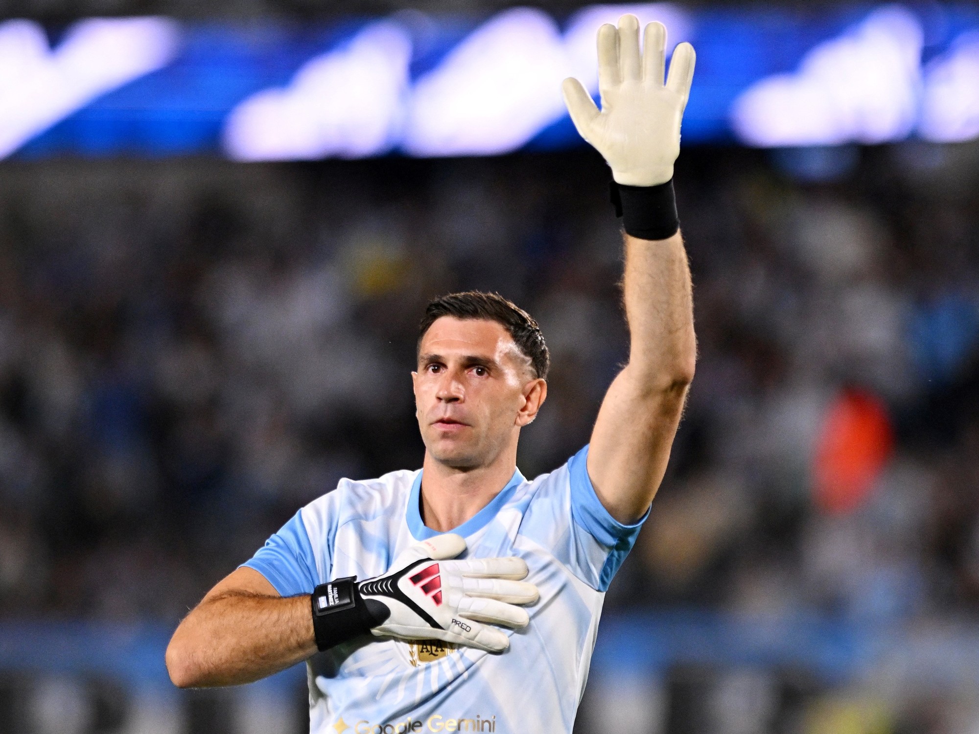 El arquero argentino finalizó quinto en el premio al mejor del mundo y Unai Simón se quedó con el galardón