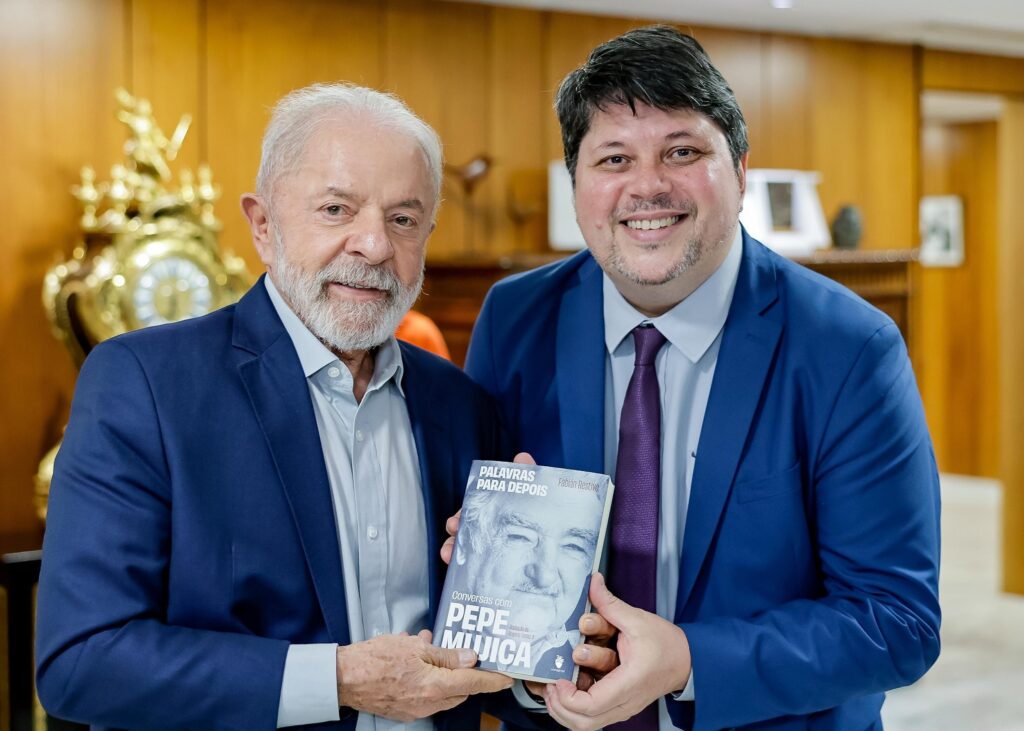 El Gobierno rechazó el ingreso al país de un periodista brasileño crítico de la gestión de Milei