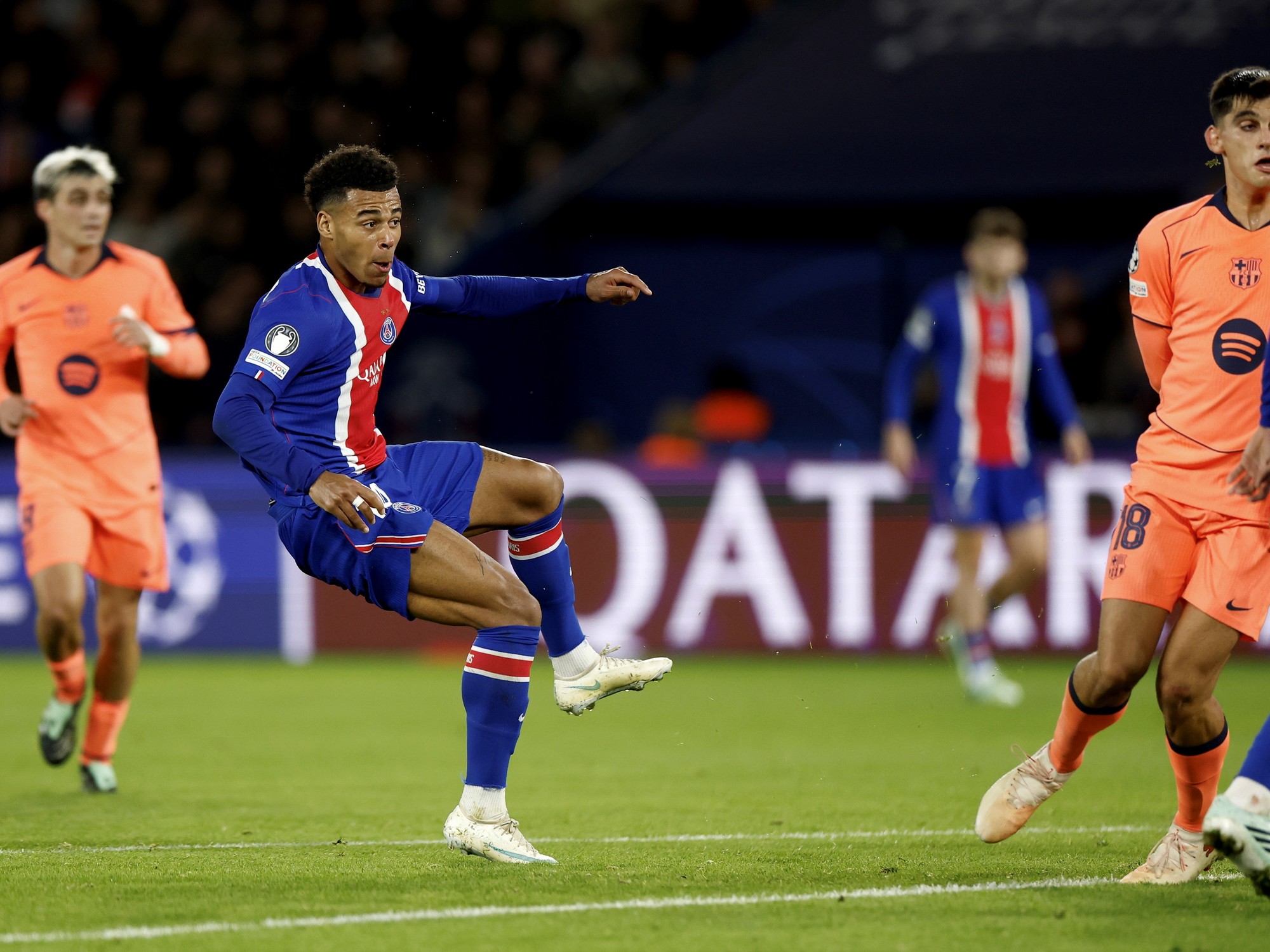 El PSG se adelantó ante el Barcelona tras un error en la salida