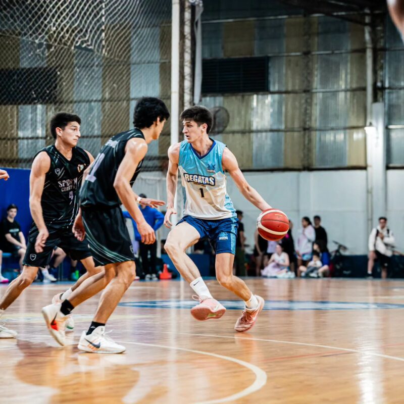El Torneo Oficial de básquet capitalino se quedó sin invictos tras la novena fecha