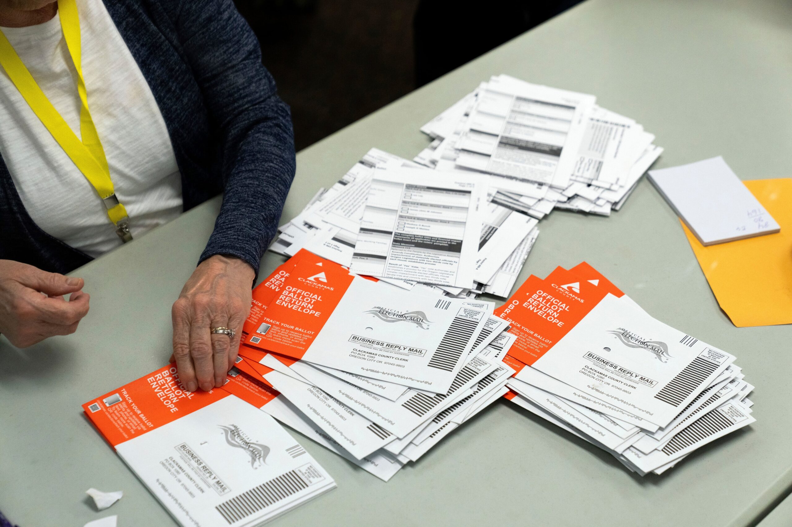 Elecciones en Texas: qué muestran las encuestas entre Greg Abbott y Gina Hinojosa