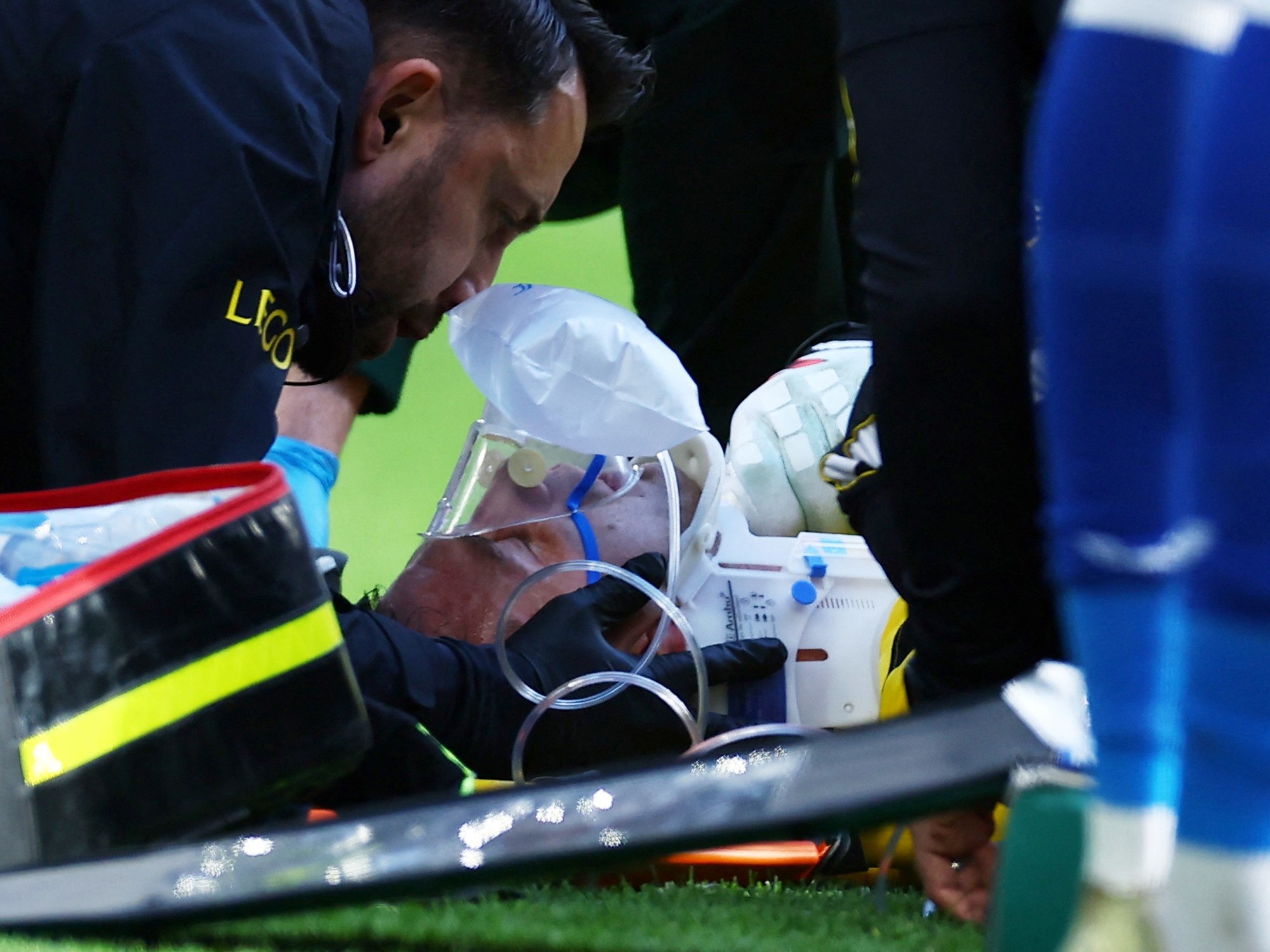 Emiliano Martínez fue operado con éxito tras una fractura en la mandíbula y estará fuera de las canchas