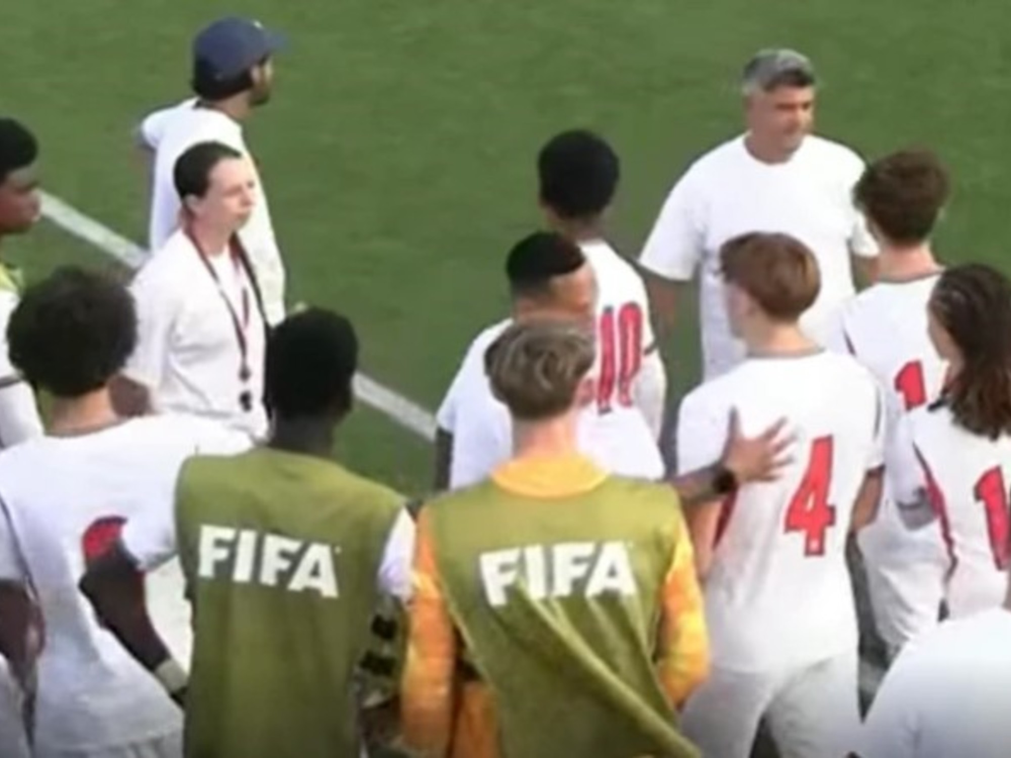 Escándalo en el Mundial Sub 15: la selección de Inglaterra abandonó la cancha por un insulto racista