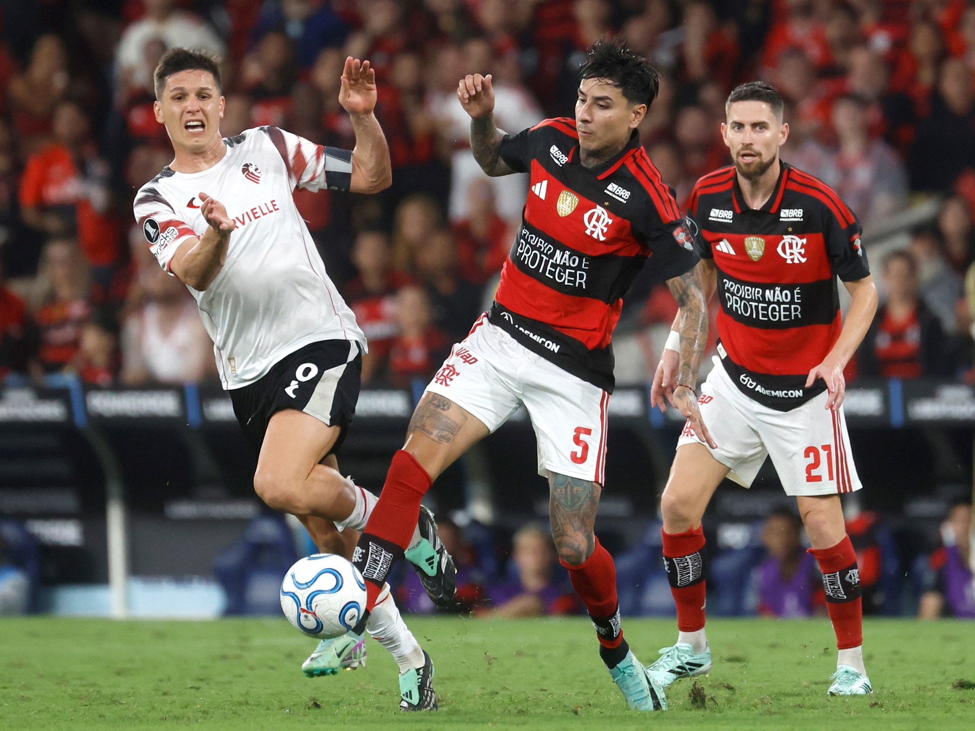 Estudiantes busca la hazaña ante Flamengo en Brasil por la Copa Libertadores