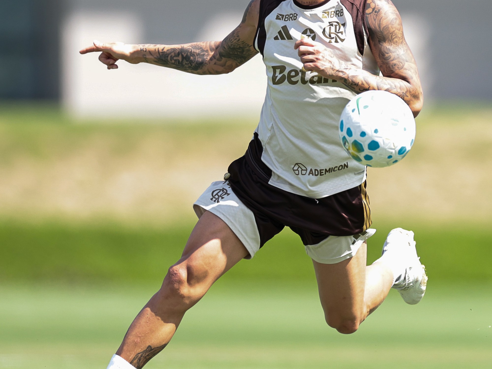Flamengo define su equipo con dos incógnitas ofensivas para recibir a Estudiantes