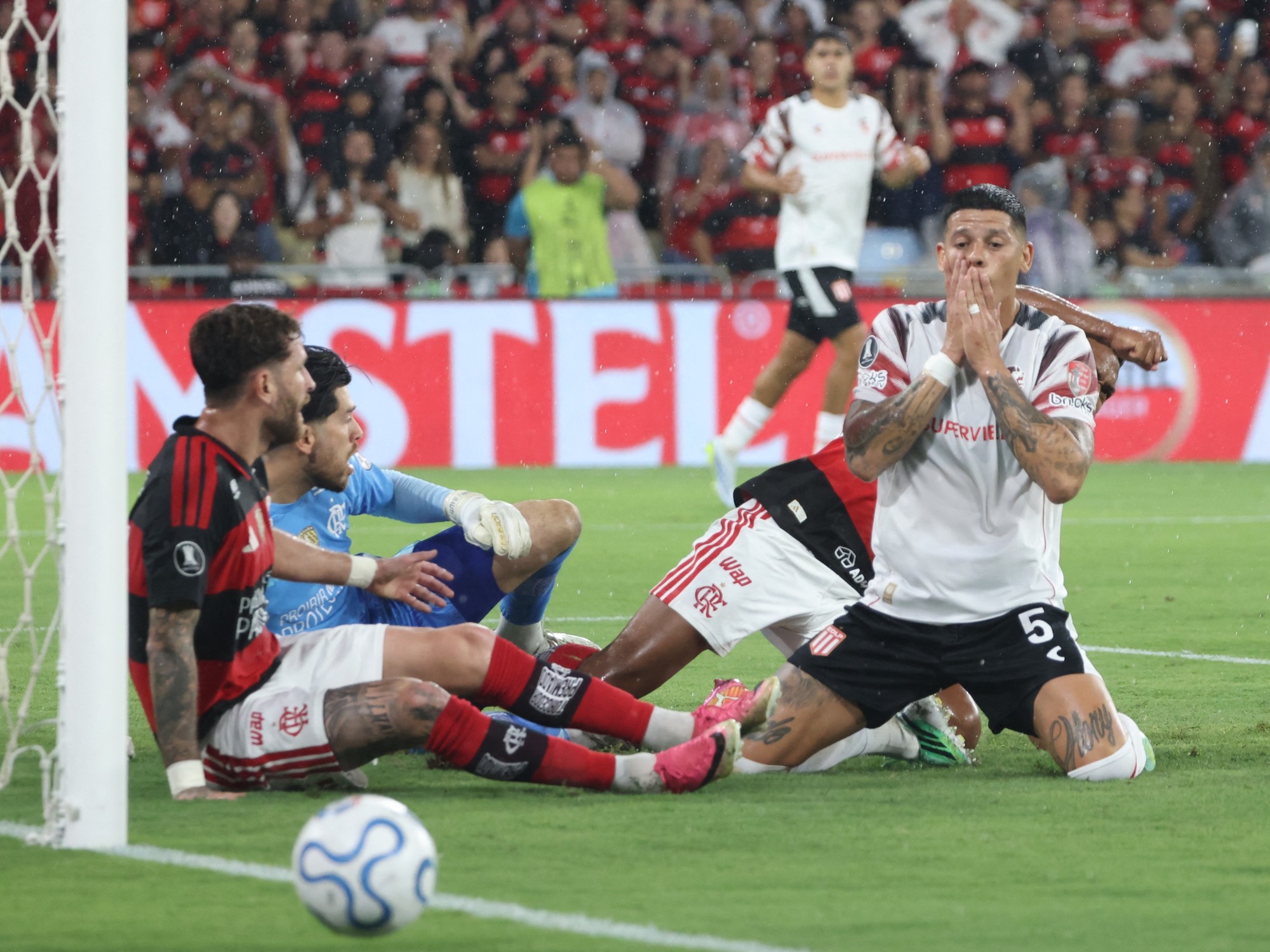 Flamengo presentó un reclamo en la Copa Libertadores contra Estudiantes y utilizó un antecedente de Conmebol