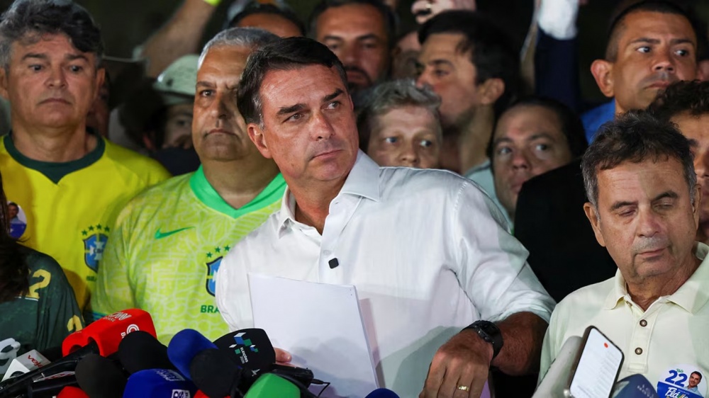 Flávio Bolsonaro adelantó que pedirá la nulidad de las elecciones en Brasil tras la victoria de Lula