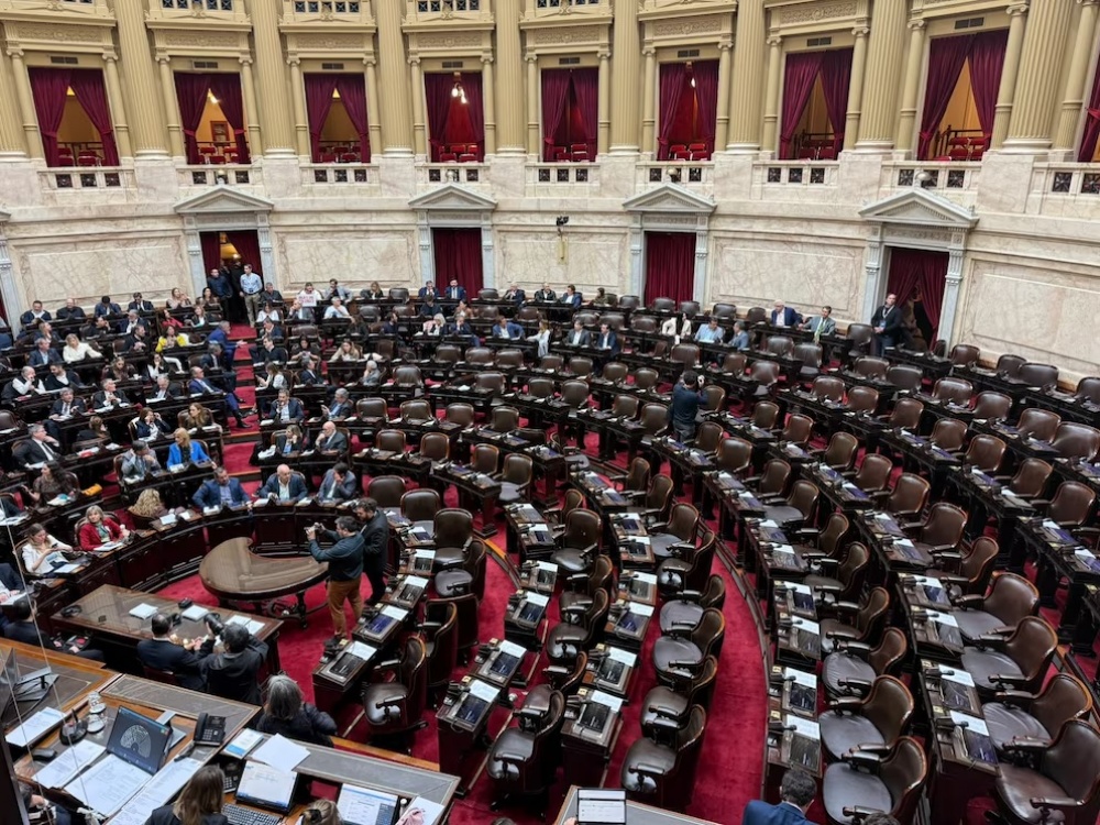 Fracasó la sesión opositora y el oficialismo logró blindar el DNU 70/23 en Diputados