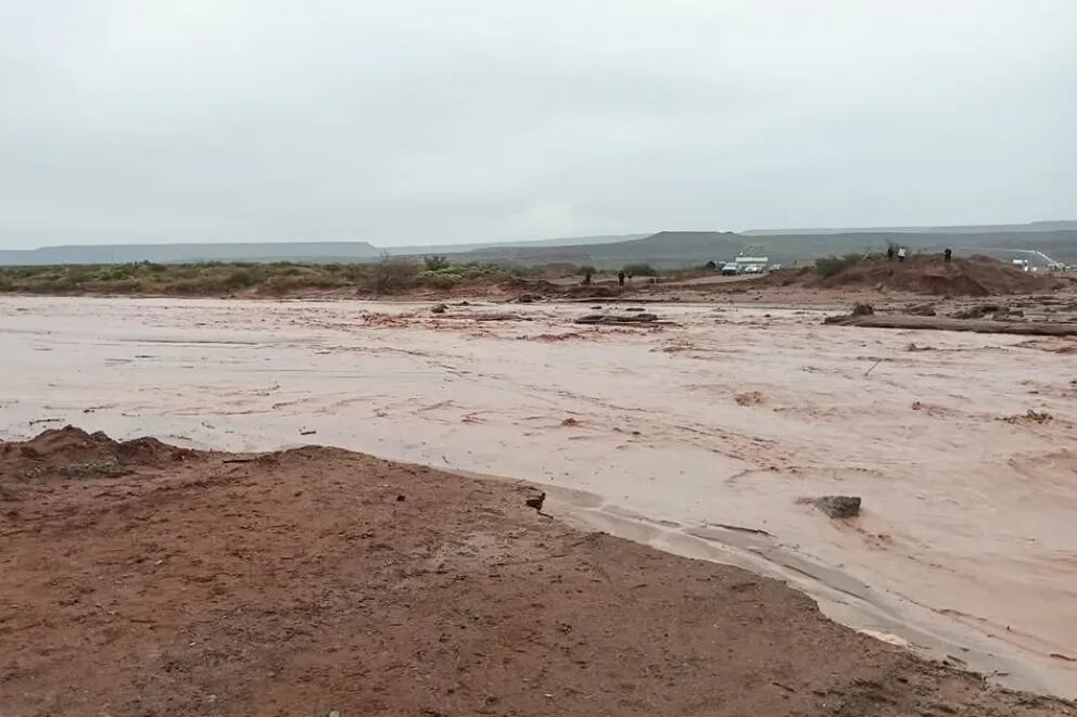 Fuerte temporal en Neuquén: inundaciones, rutas cortadas y aislamiento en la zona de Vaca Muerta