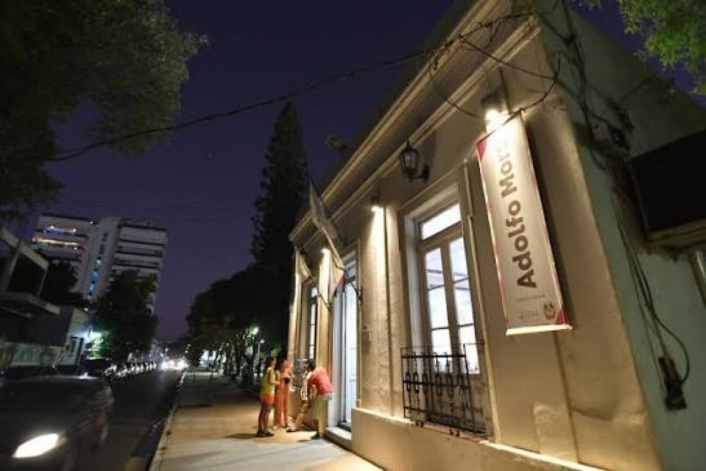 Inauguran en el Centro Cultural Adolfo Mors una muestra con obras de más de 40 estudiantes