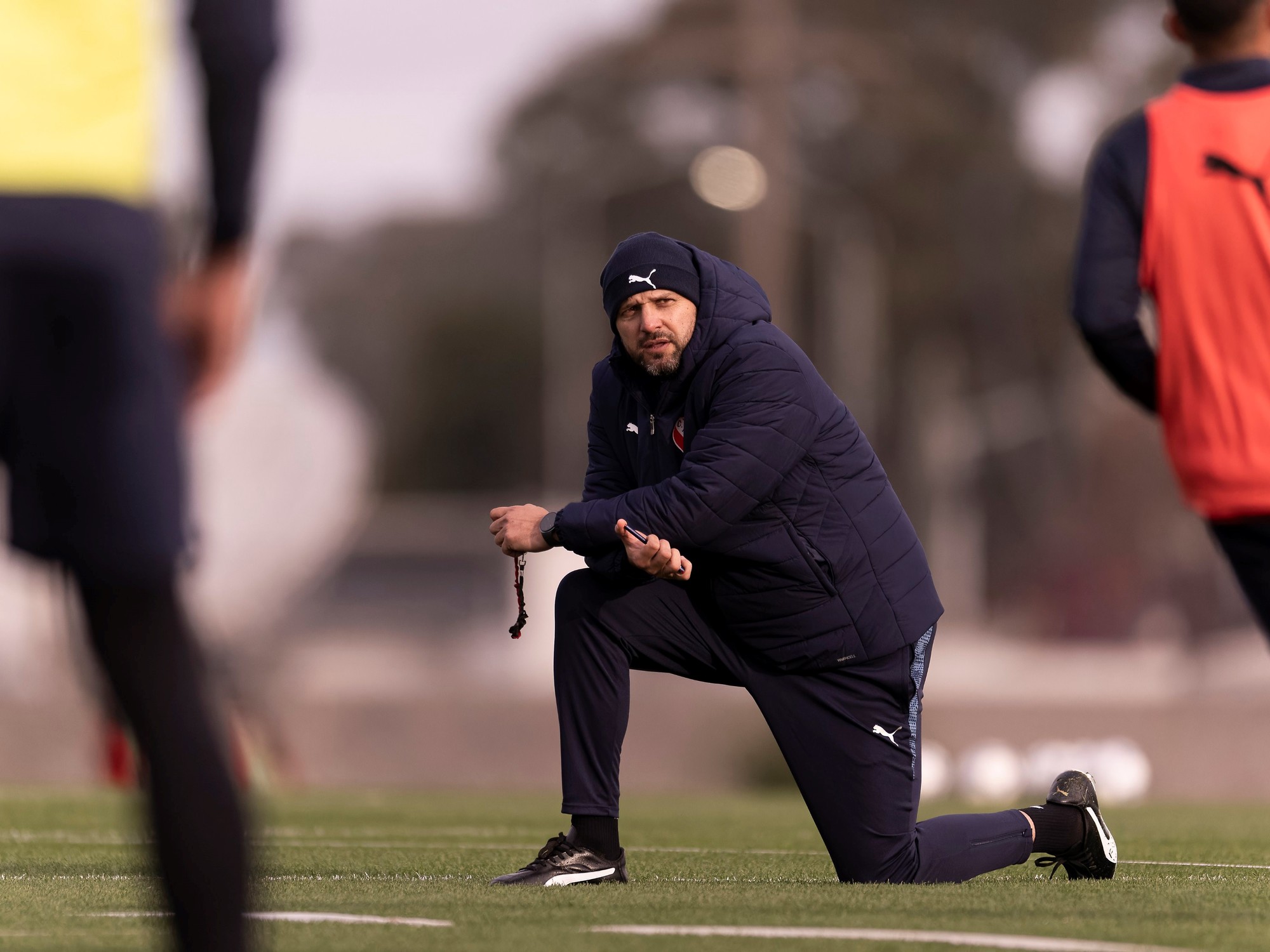 Independiente se prepara para recibir a Boca con variantes tácticas y la urgencia de ganar como local