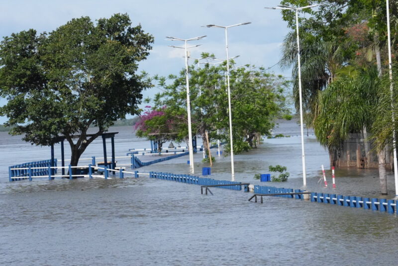 Juan Pablo Valdés recorrió la zona costera de Itatí y coordinó asistencia por la crecida del Paraná