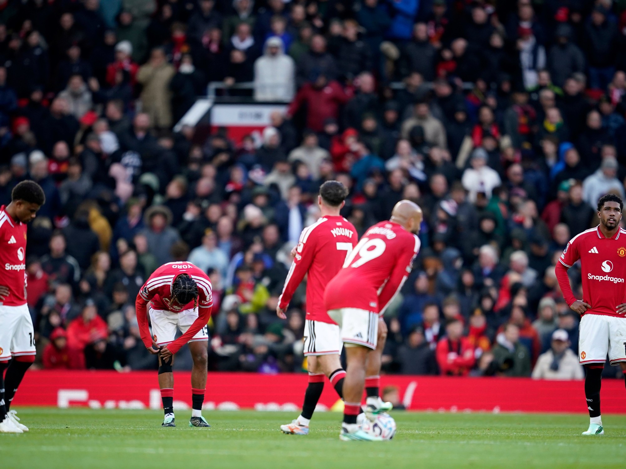 Lisandro Martínez volvió a jugar en el Manchester United tras una lesión