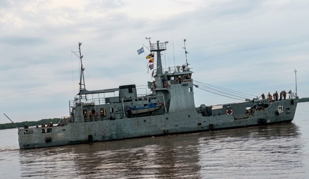 Llegaron a Corrientes unidades de la Armada Argentina para asistir a los afectados por la crecida