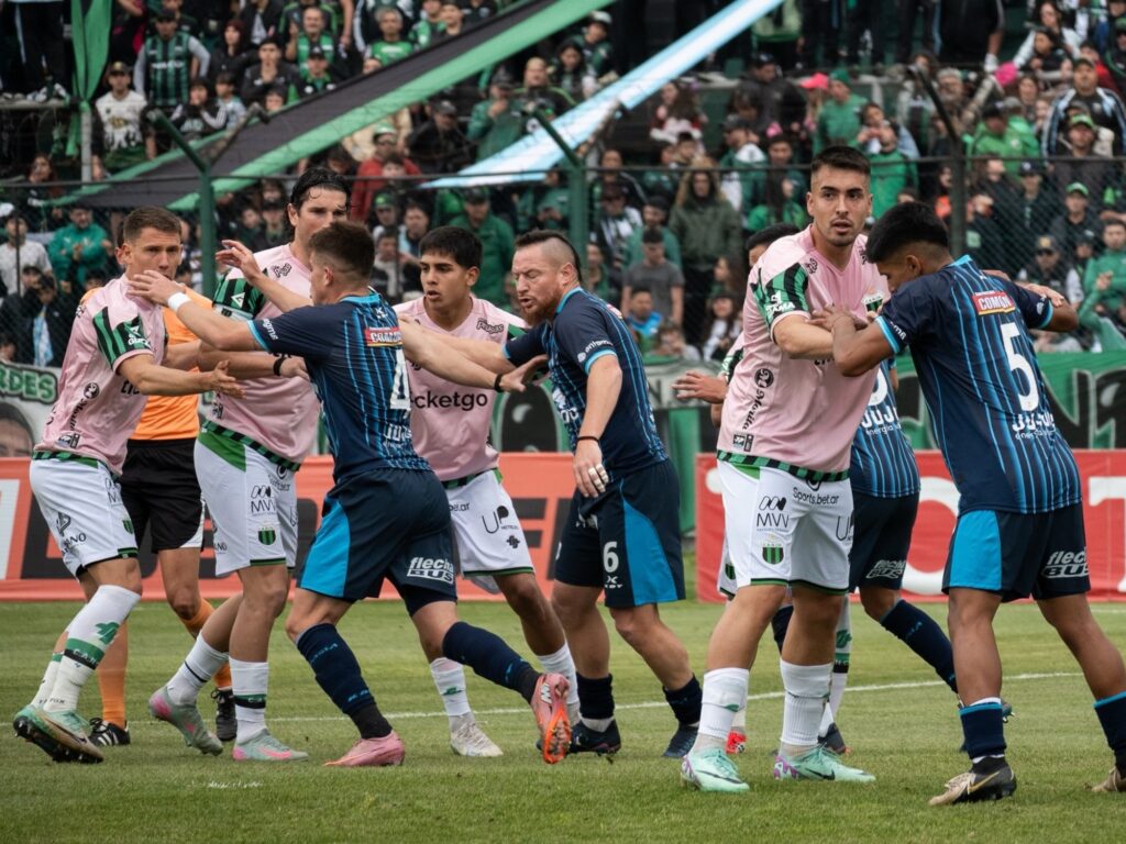 Nueva derrota de Nueva Chicago y clima caliente en Mataderos por la permanencia