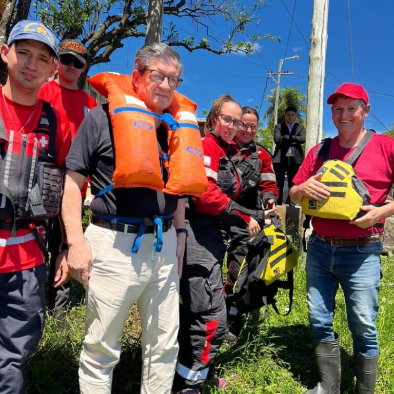 Paso de la Patria: monitorean zonas afectadas por la crecida y asisten a las familias evacuadas