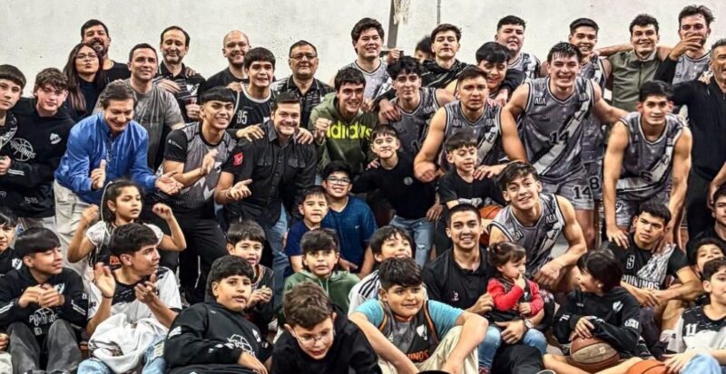 Pingüinos se impuso ante San Lorenzo de Monte Caseros en el inicio de los playoffs