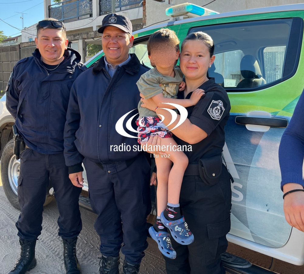 Policías salvaron a un nene de tres años con maniobras de Heimlich