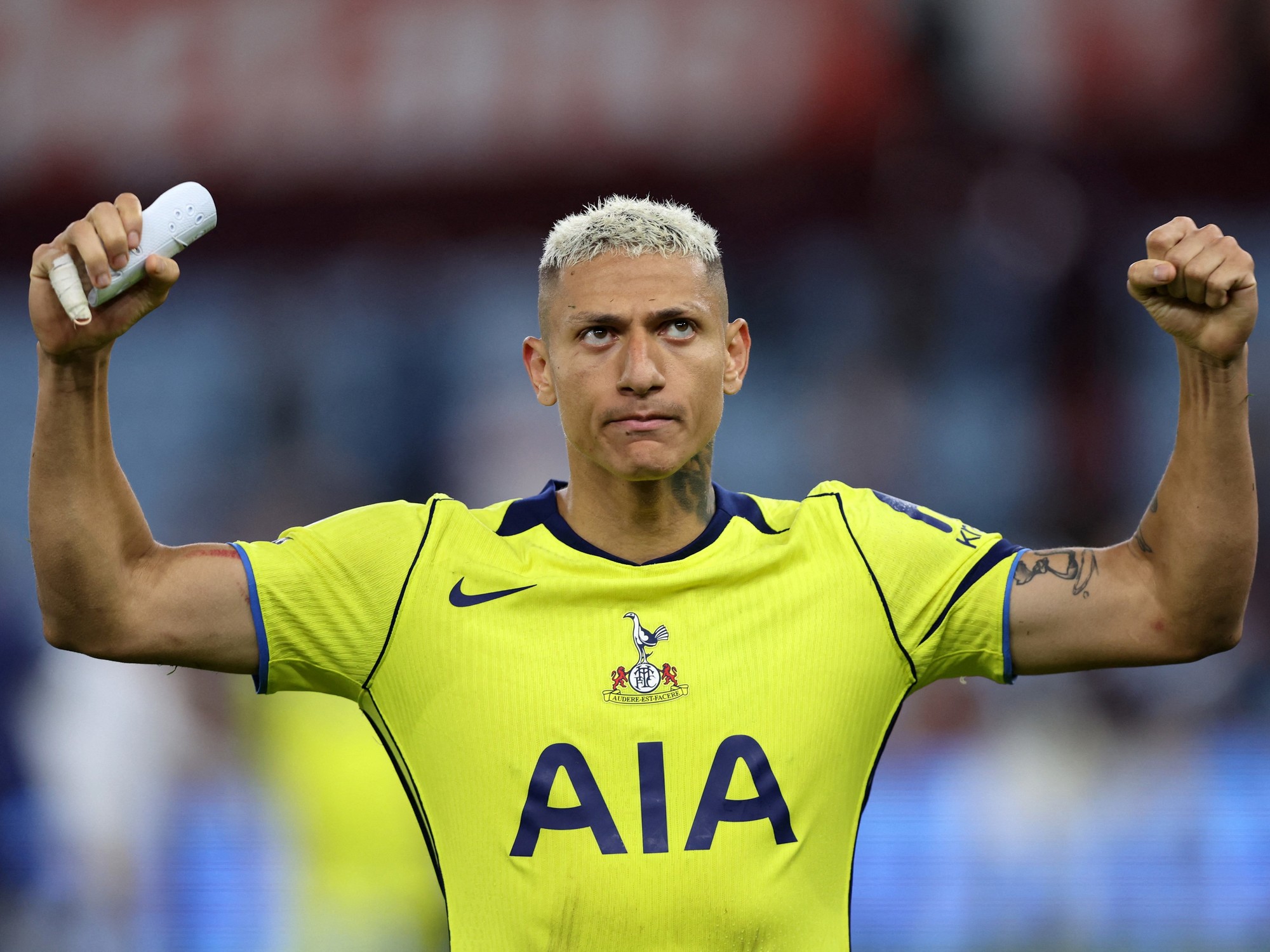 Richarlison denunció a Flávio Bolsonaro por la apropiación de una isla privada en Brasil