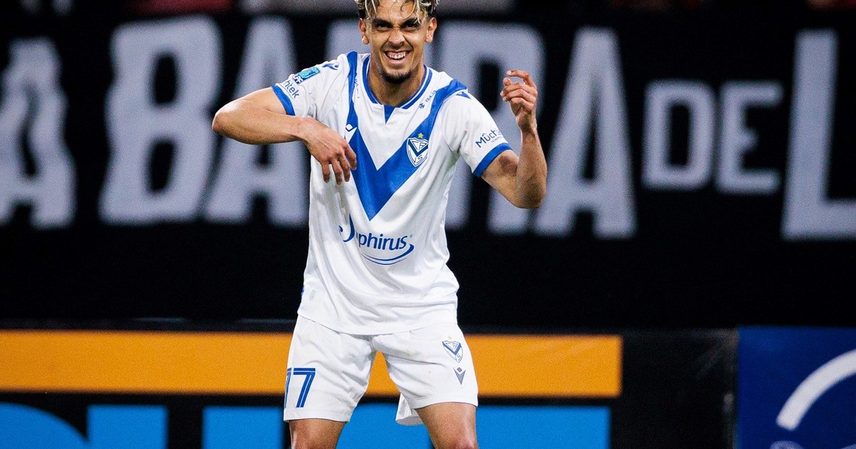 Ronaldo Martínez brilló con un triplete para Vélez y alcanzó la cima de los goleadores
