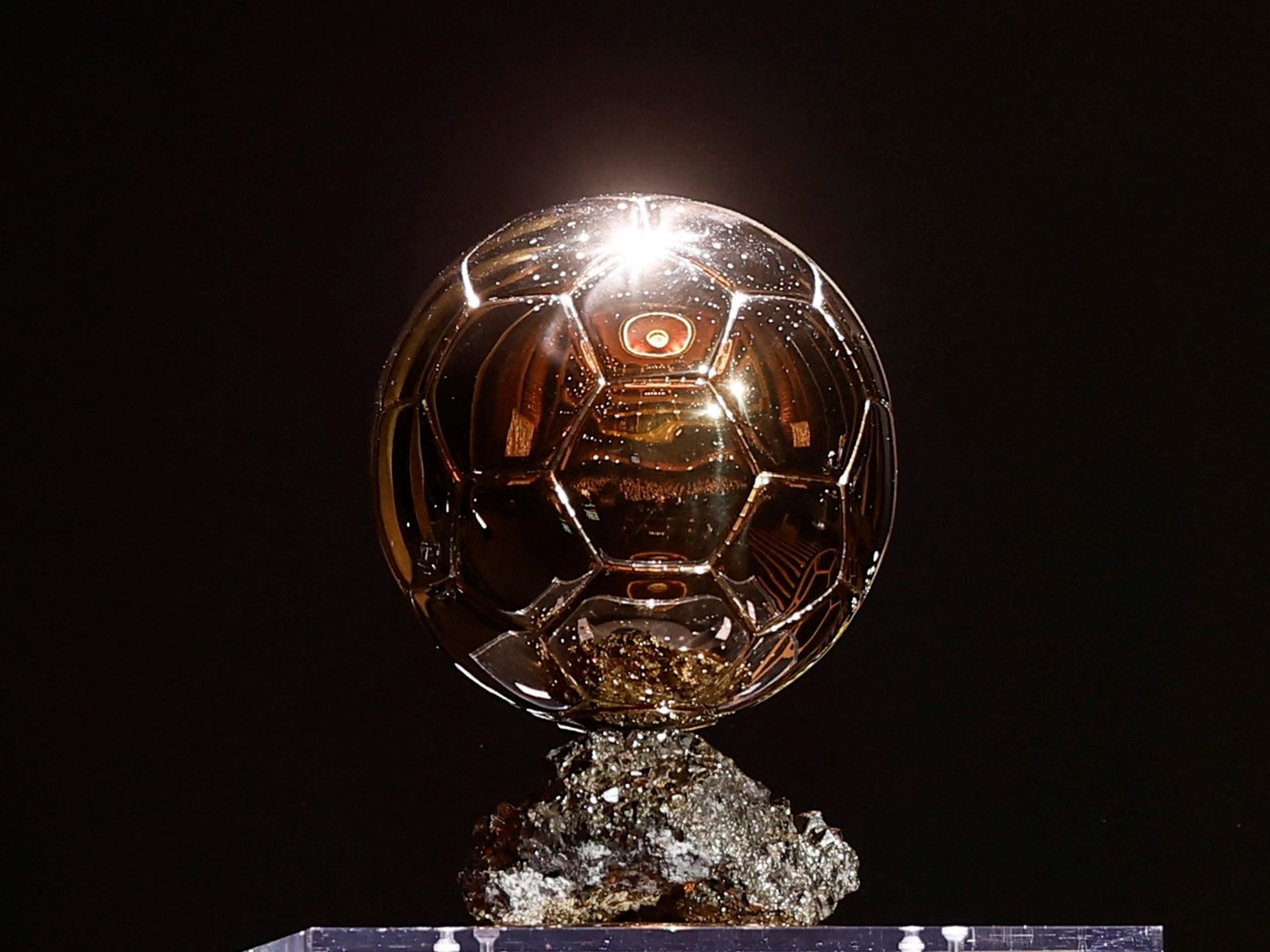 Todo listo para la entrega del Balón de Oro con presencia argentina en Londres
