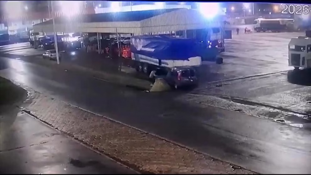 Tragedia en el Mercado Central: una mujer murió tras ser arrollada por un acoplado