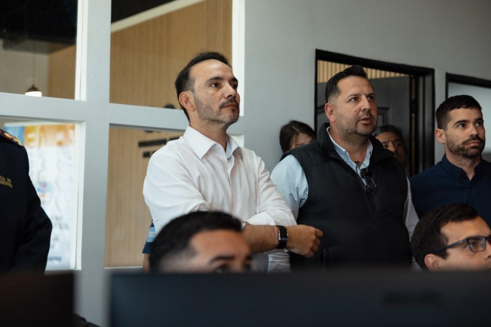 Valdés supervisó el trabajo del Comando Operativo de Emergencias