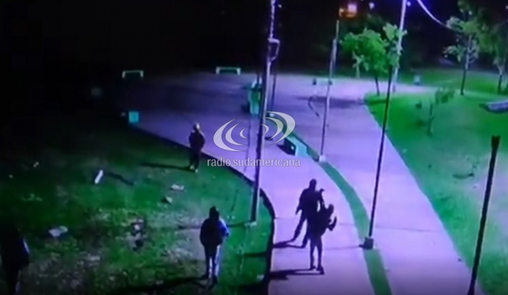 Vandalismo en el barrio Hipódromo: destrozaron luminarias y atacaron cámaras en una plaza