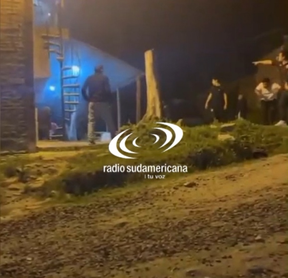 Vecinos apedrearon la casa de un acusado de abuso sexual en el barrio Sol de Mayo