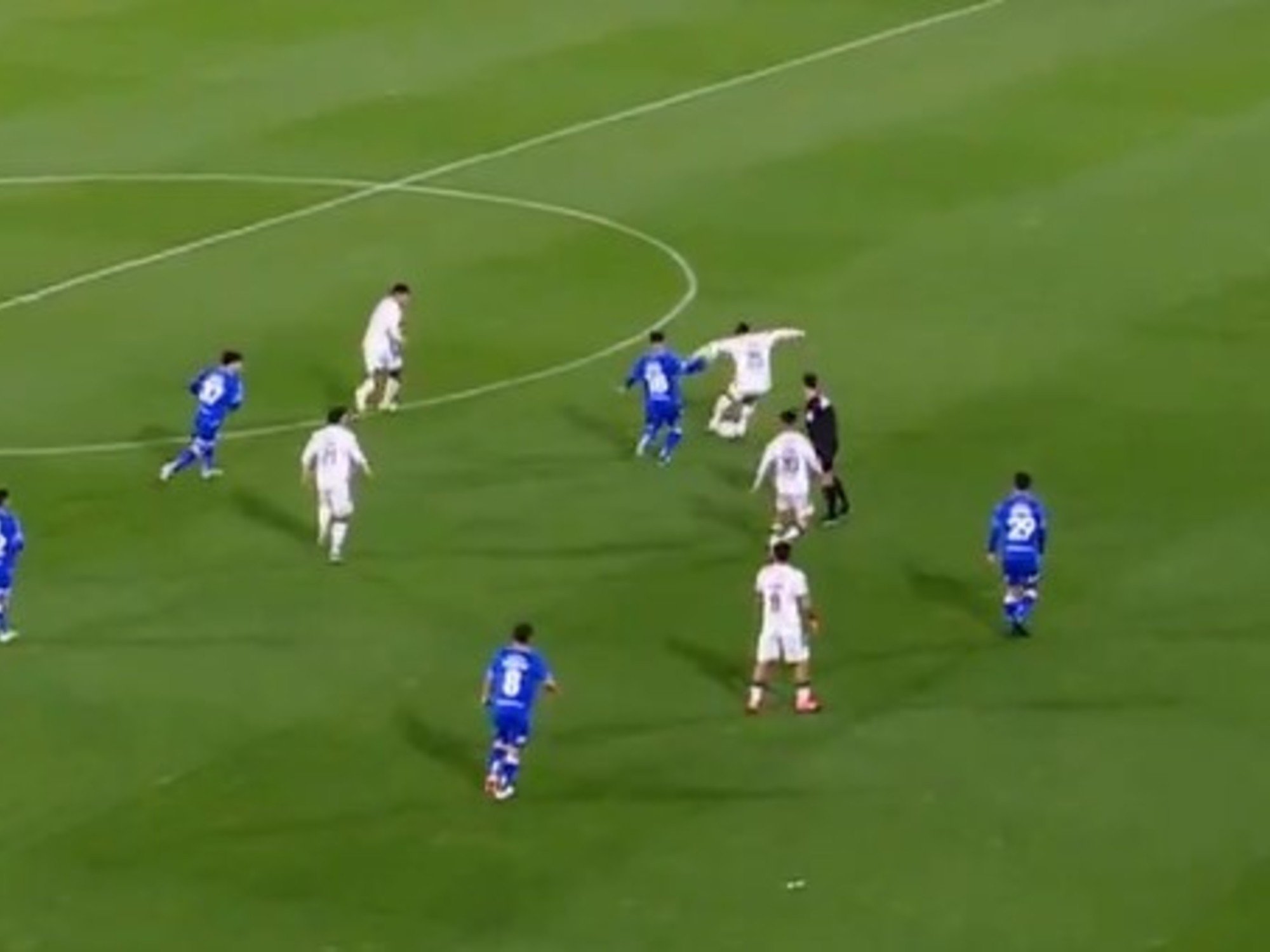 Vélez y Gimnasia de Mendoza protagonizan un encuentro parejo e intenso en Liniers