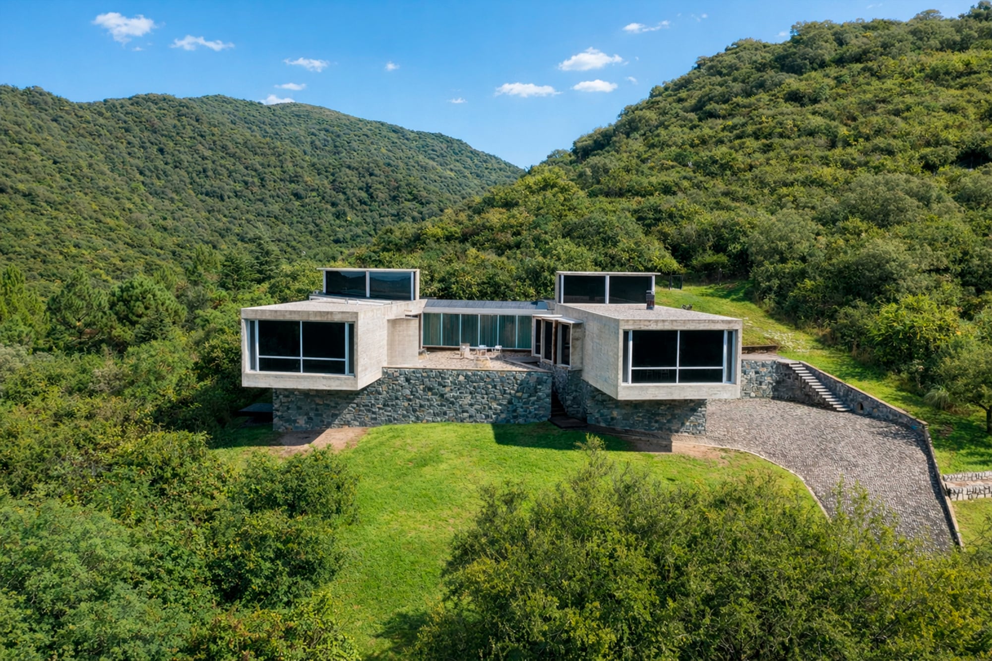 venden en córdoba una icónica casa diseñada por miguel ángel roca